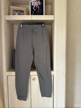 Kids olive green Jogger Sweatpants size 13/14 in good condition